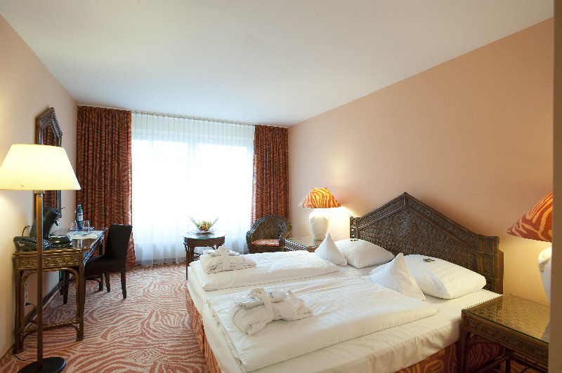 Relexa Hotel Francoforte sul Meno Esterno foto